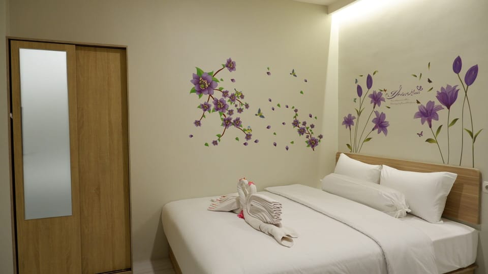 Deluxe Double Room, 1 Queen Bed | Free WiFi