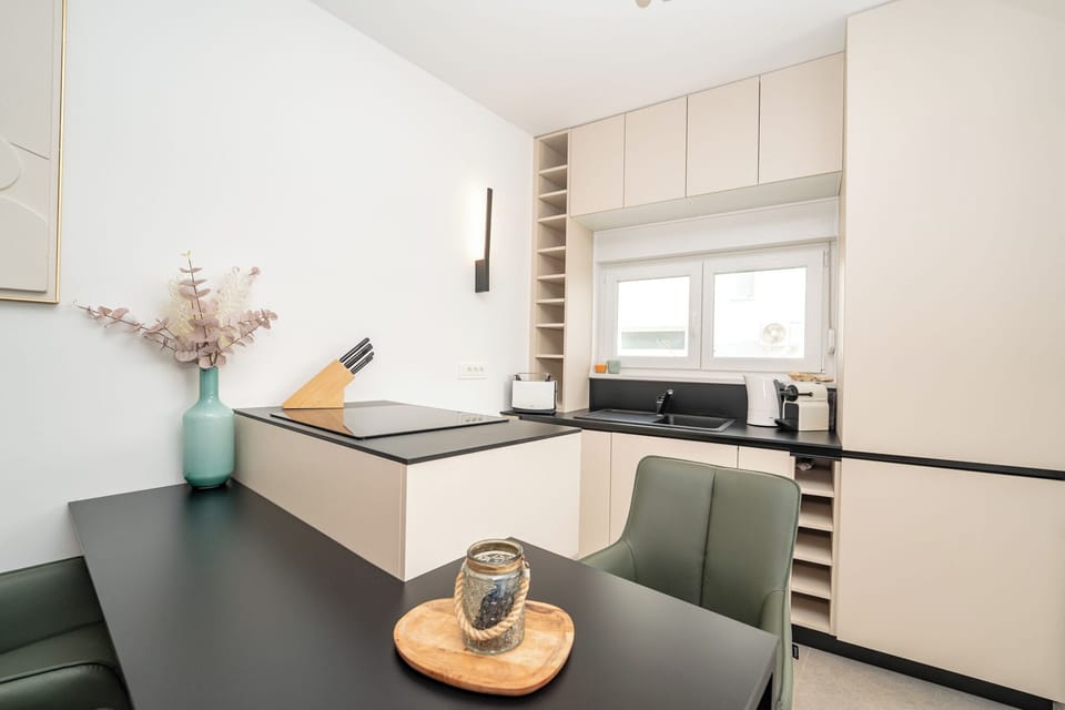 Deluxe Apartment, 2 Bedrooms, Private Pool | Private kitchen | Fridge, microwave, oven, stovetop