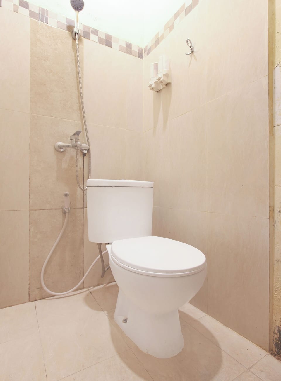 Standard Double Room | Bathroom | Shower, bidet