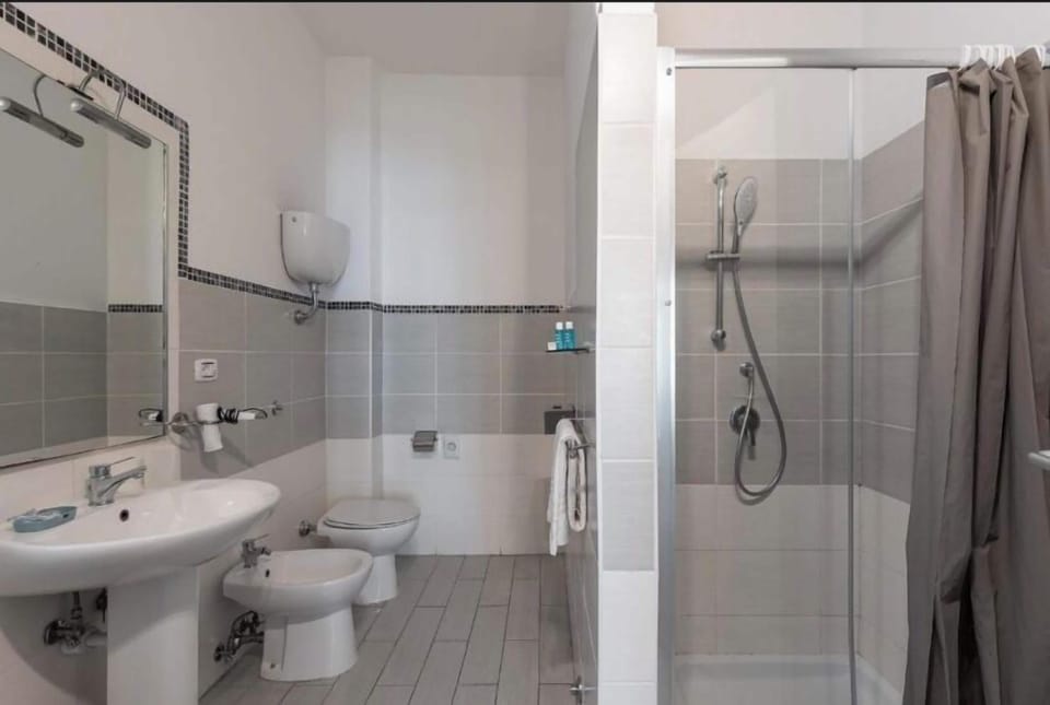 Deluxe Double Room, Balcony | Bathroom