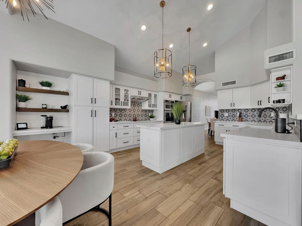 Call me Chef Bae in this kitchen! Well-appointed kitchen, you bring the groceries, we have the rest.