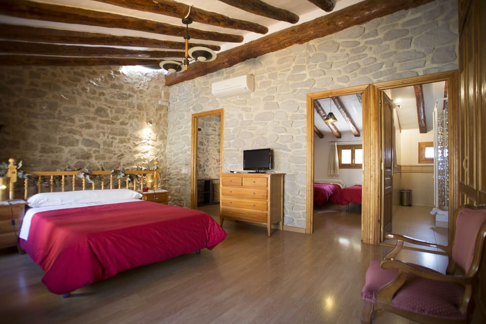 Traditional House, 2 Bedrooms | 3 bedrooms, down comforters, Tempur-Pedic beds, desk