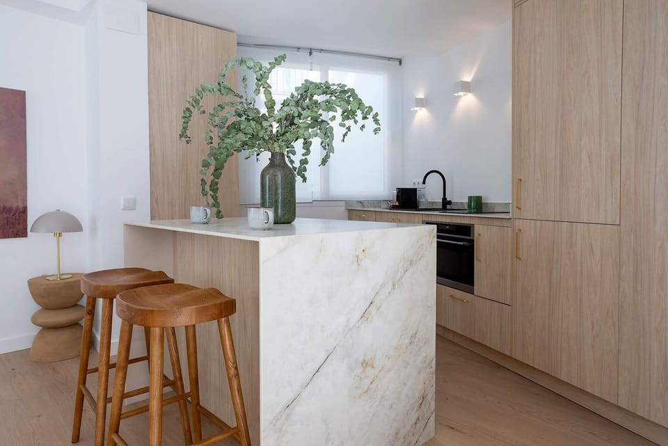 Apartment (1 Bedroom) | Private kitchen | Full-size fridge, microwave, oven, stovetop