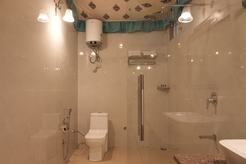 Executive Cottage, Private Bathroom, Garden View | Bathroom | Shower, hair dryer, slippers, towels