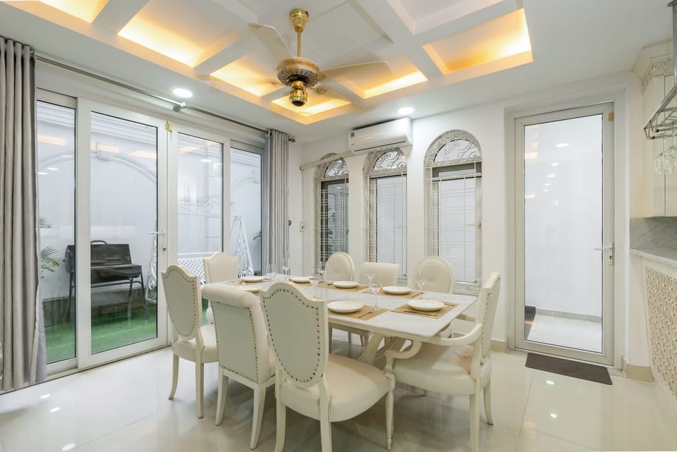 Grand Villa, 6 Bedrooms, Club Lounge Access, City View | Egyptian cotton sheets, premium bedding, down comforters
