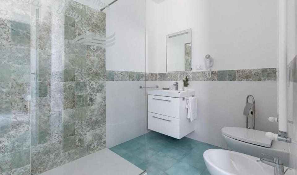 Deluxe Double Room, Balcony | Bathroom | Bidet