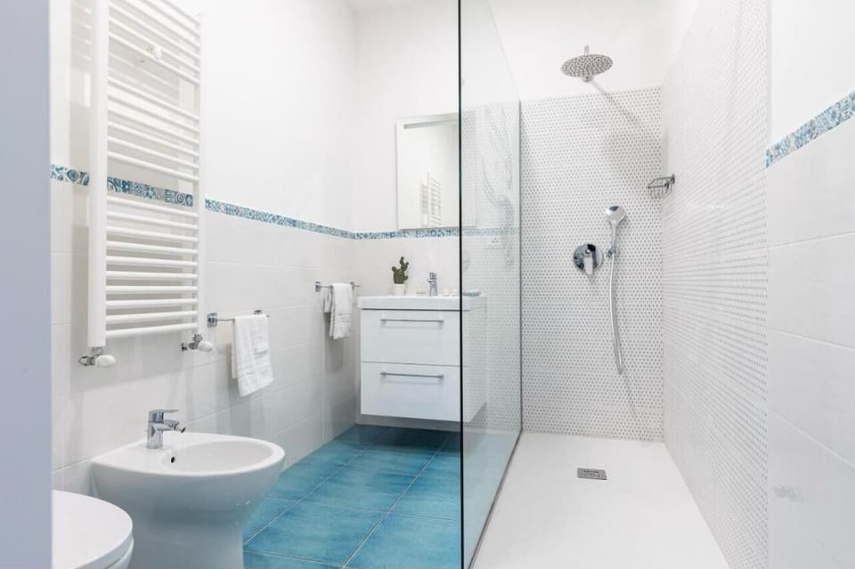 Comfort Quadruple Room, Balcony | Bathroom