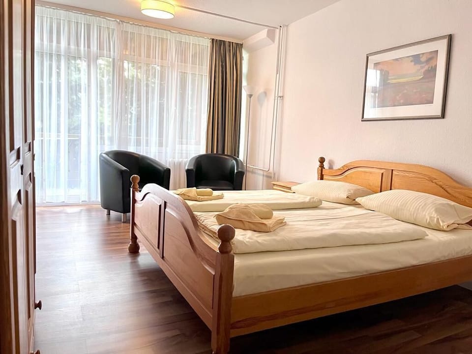 Desk, bed sheets