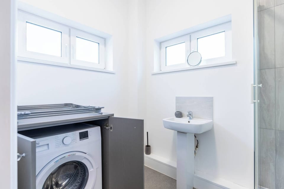 The Elderns Netflix Shop Free Parking A1 Apartment in Huntingdonshire District