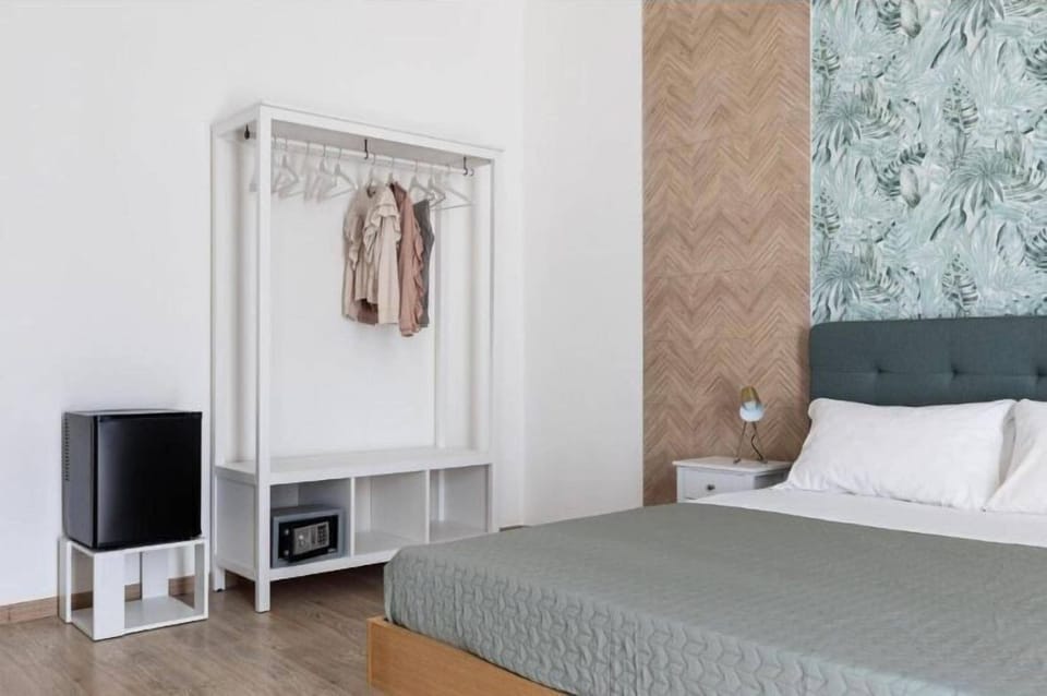 Comfort Triple Room, Balcony, City View | Soundproofing, WiFi (free)