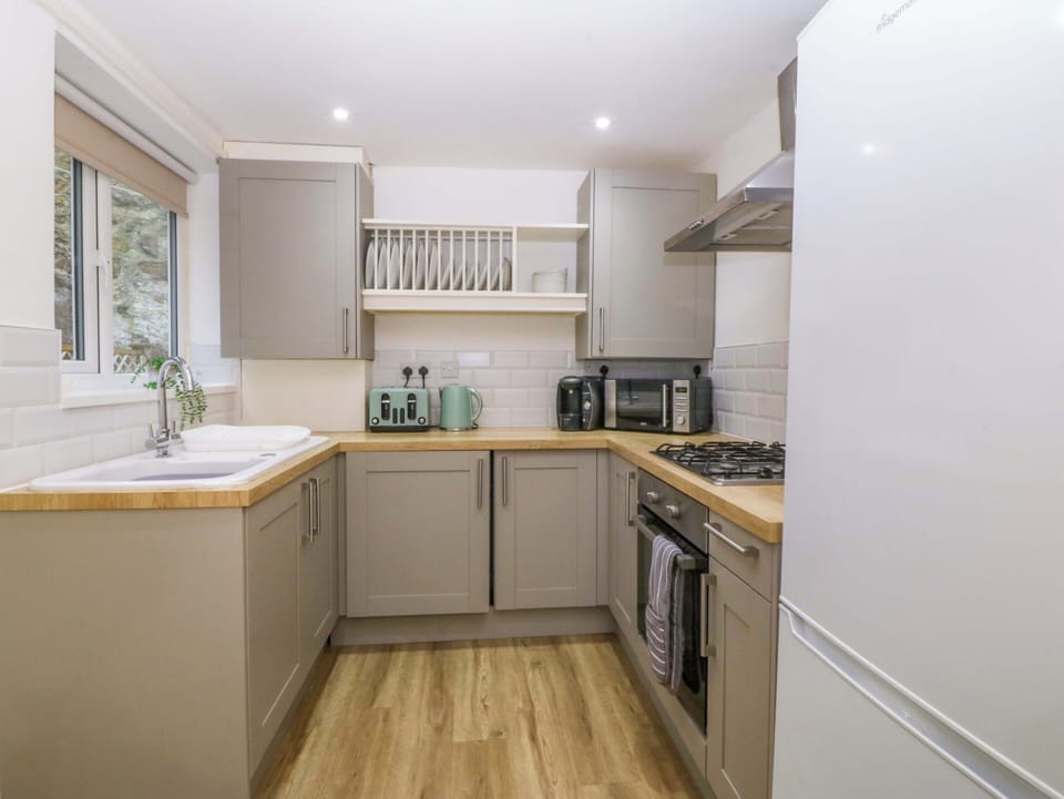 Cottage | Private kitchen | Cookware/dishes/utensils