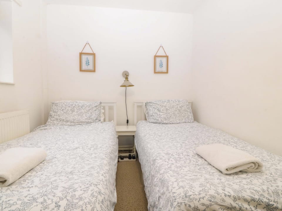 Cottage | 2 bedrooms, individually decorated, individually furnished, free WiFi