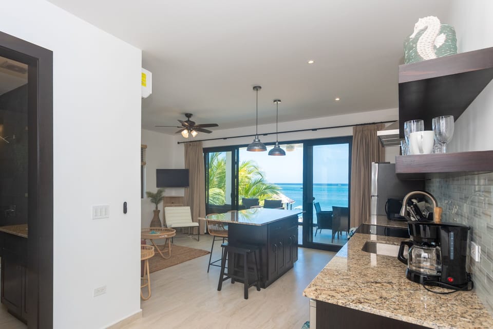 Condo, 1 Bedroom | Private kitchen | Fridge, oven, coffee/tea maker, toaster