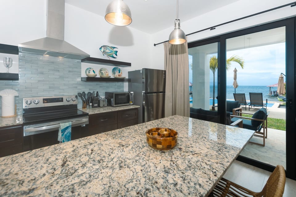 Condo, 1 Bedroom | Private kitchen | Fridge, oven, coffee/tea maker, toaster