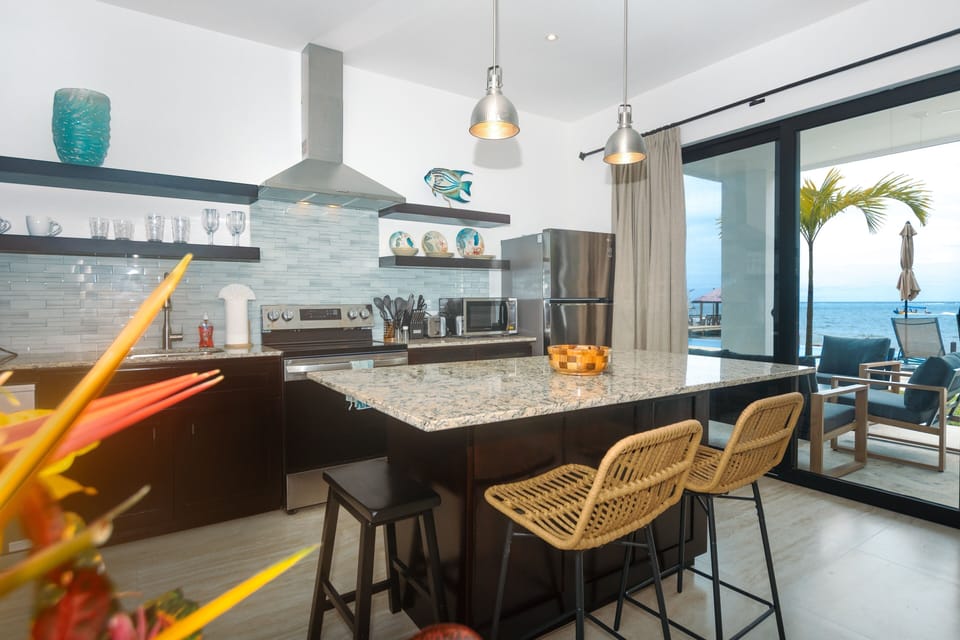 Condo, 1 Bedroom | Private kitchen | Fridge, oven, coffee/tea maker, toaster