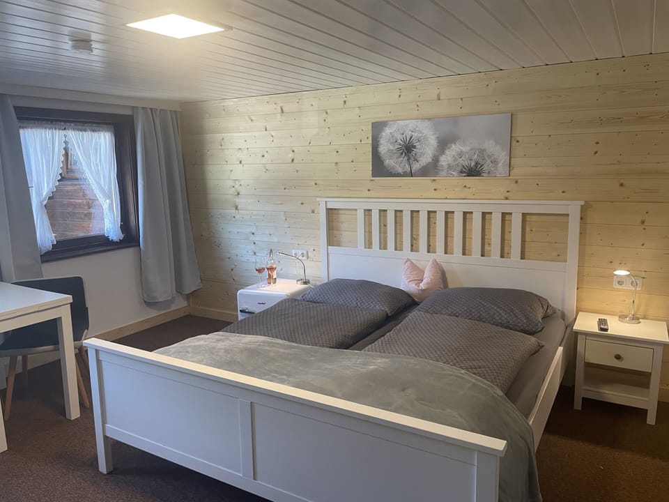 Signature Double Room, Private Bathroom, Courtyard View | Room amenity
