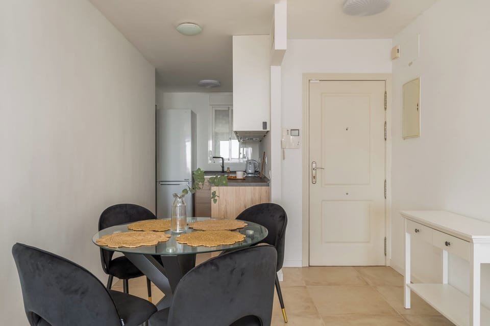 Superior Apartment, 2 Bedrooms, Ocean View, Beachfront | Dining room