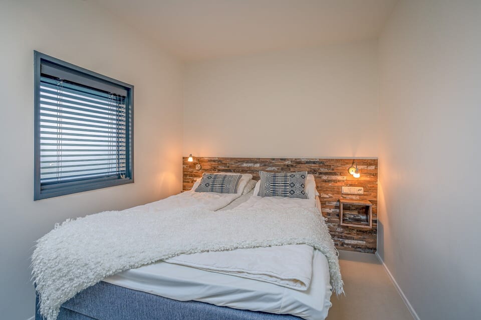 House | 1 bedroom, individually furnished, bed sheets