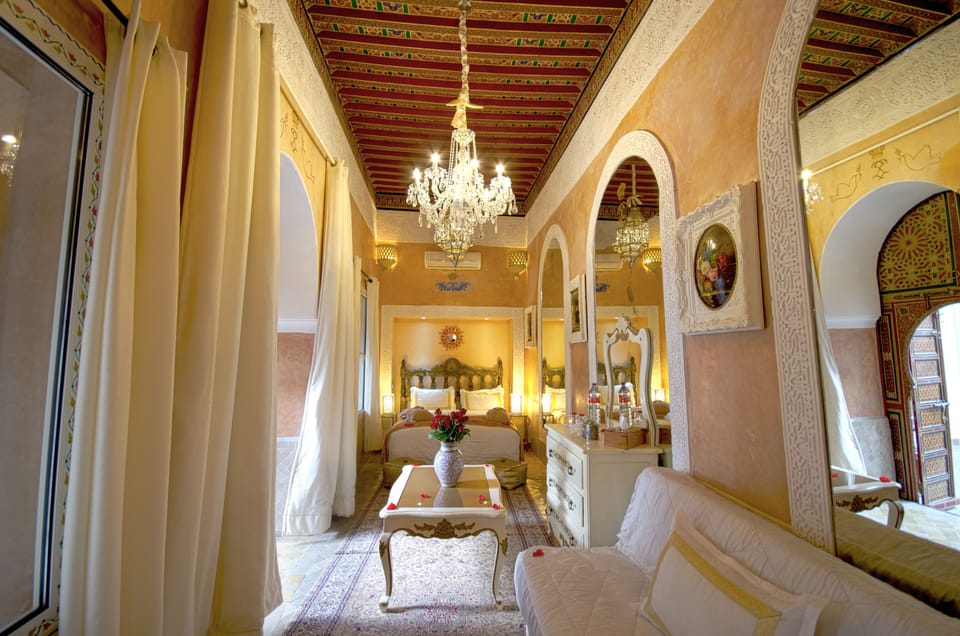 Deluxe Double Room | Bathroom | Shower, free toiletries, hair dryer, bathrobes