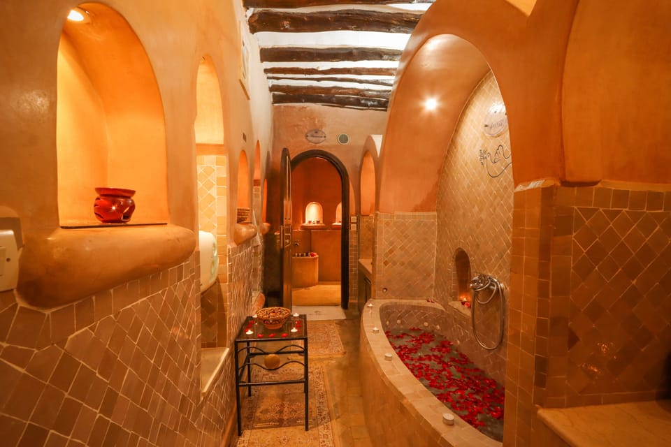 Indoor spa tub