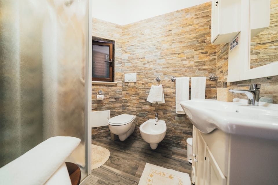 Luxury Room, 1 Bedroom | Bathroom | Rainfall showerhead, hair dryer, bidet, towels