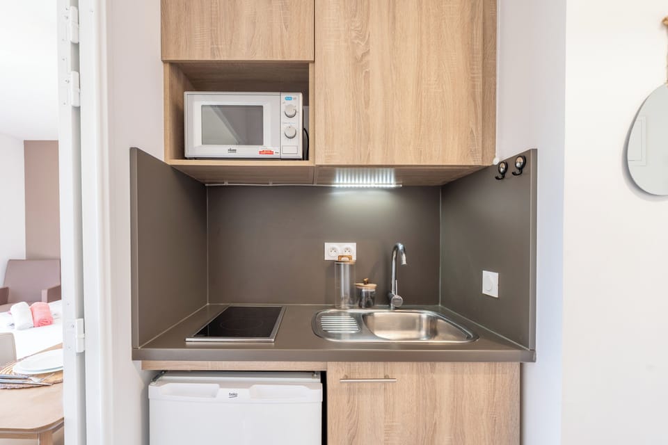 2 Bedroom Apartment | Private kitchen | Coffee/tea maker, electric kettle
