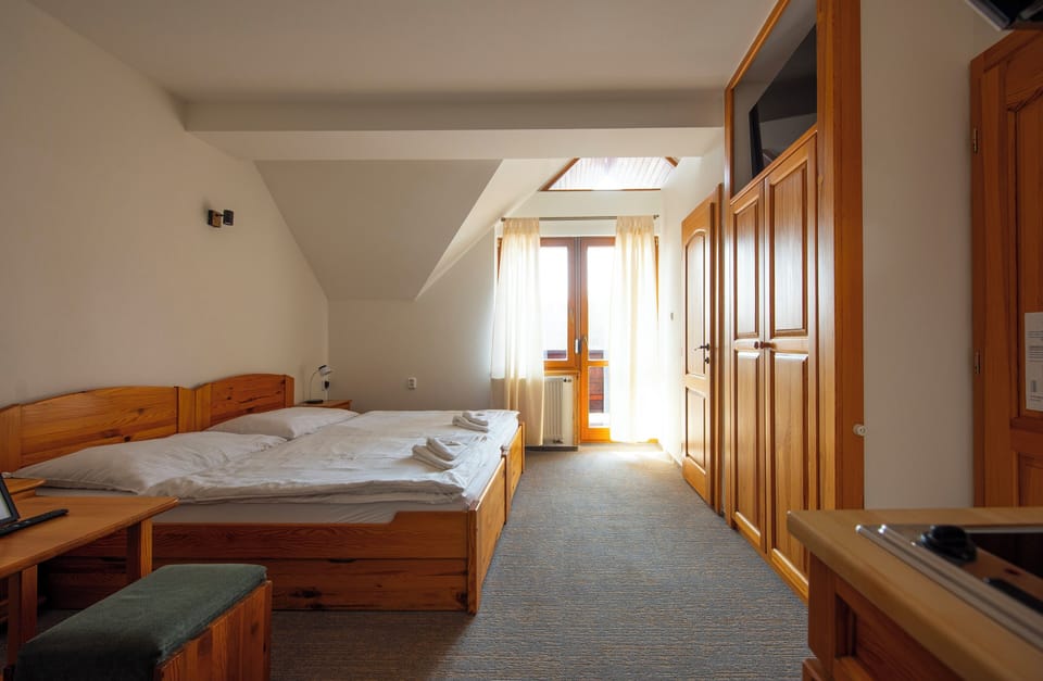 Standard Studio | Cribs/infant beds, free WiFi, bed sheets