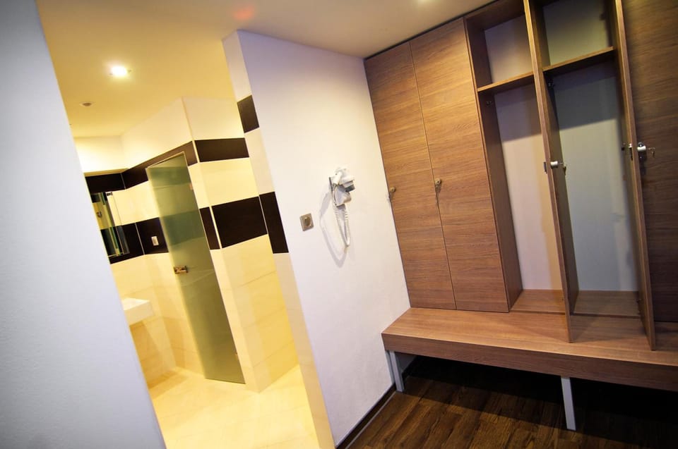 Shower, towels