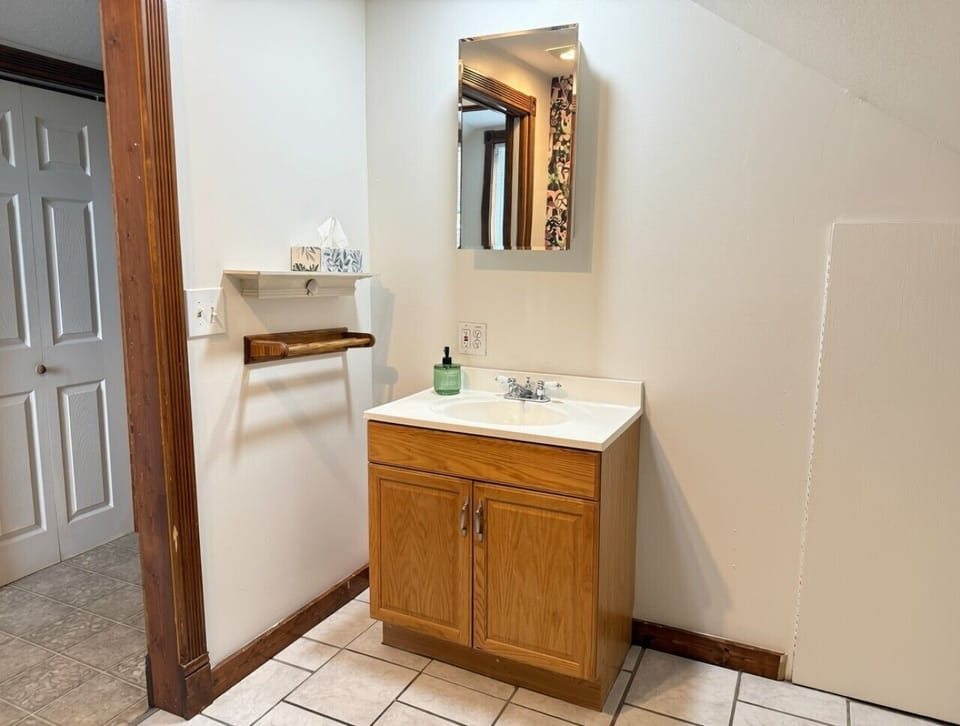 BayCity_Bathroom_Spacious