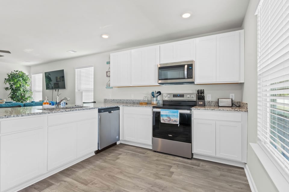 Full kitchen