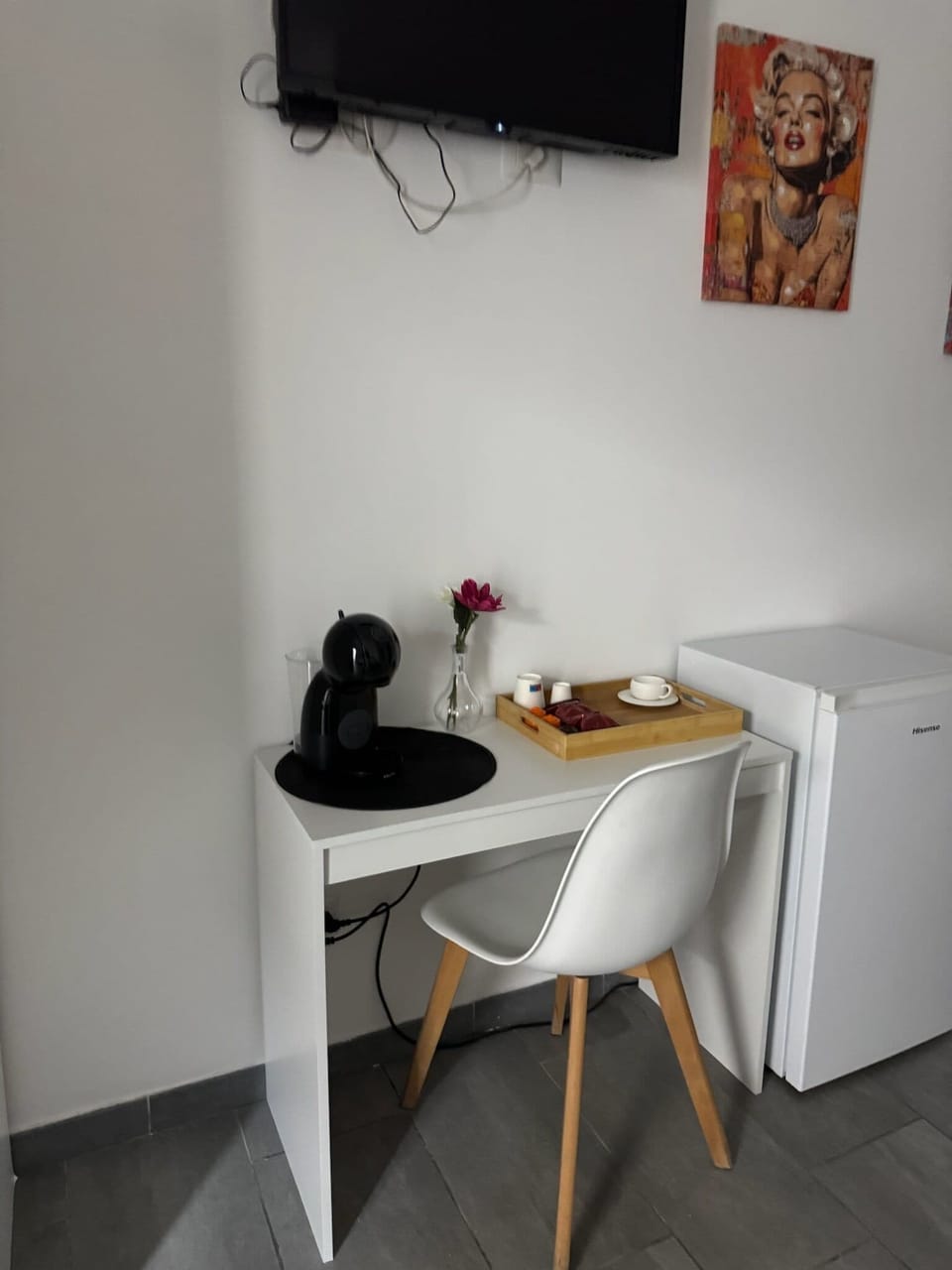 Desk, laptop workspace, WiFi (free)
