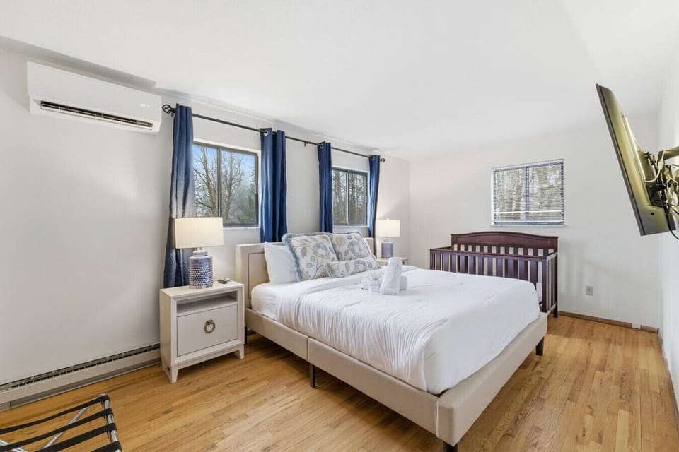 Bedroom 1: Relax in style on a comfortable king-size bed with view of the backyard and lake