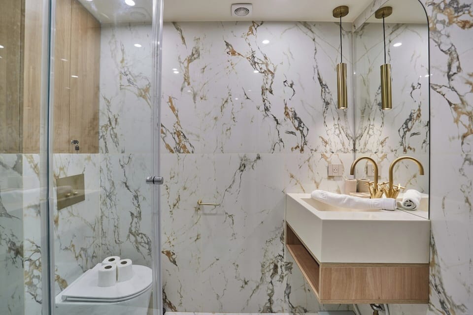 Apartment | Bathroom | Hair dryer, soap, shampoo