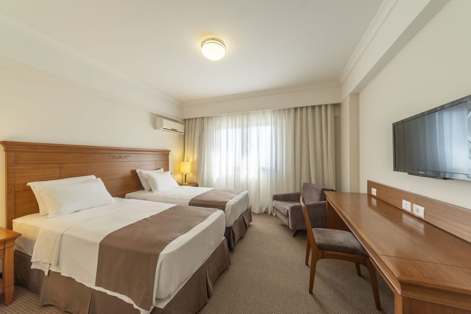 Deluxe Twin Room | Minibar, in-room safe, soundproofing, free WiFi