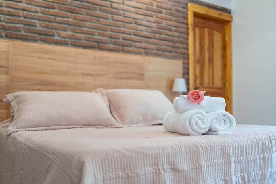 Individually furnished, bed sheets