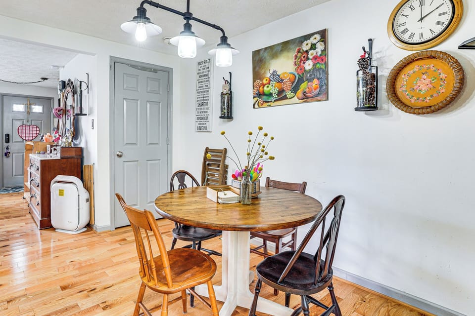 Dining Area | 1st Floor | Dishware/Flatware | Free WiFi