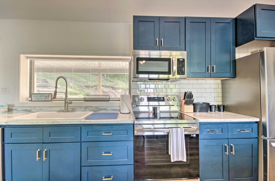 Modern Kitchen | Equipped Space with Elegant Finishes