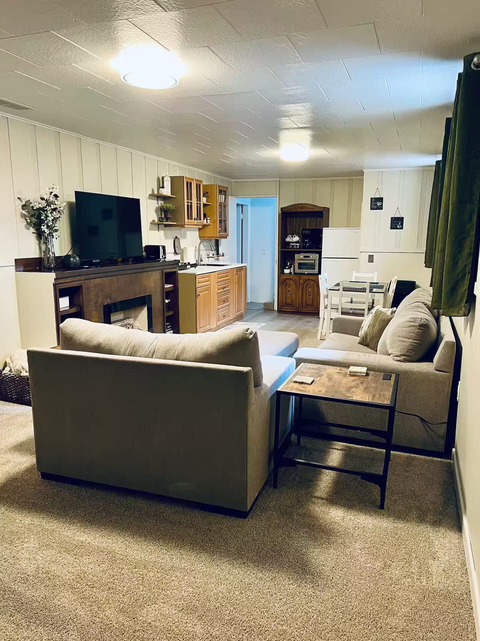 living room /kitchen