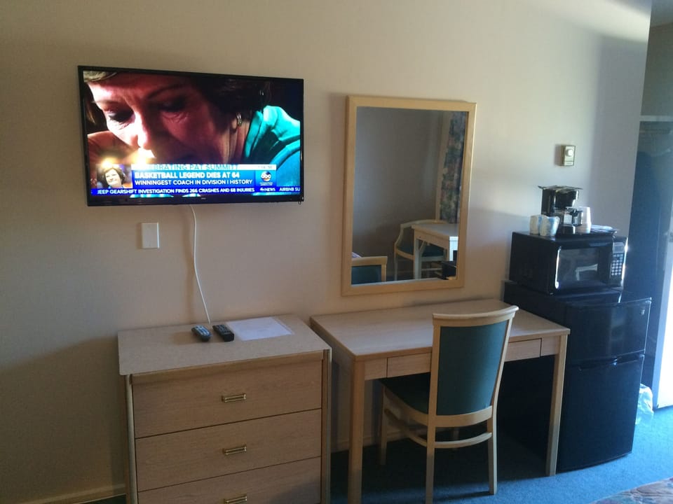 Economy Room, 2 Queen Beds | WiFi (free), bed sheets