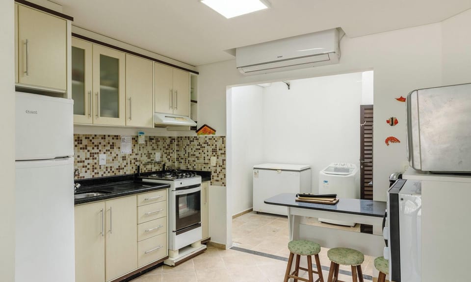 Basic Villa | Private kitchen | Cookware/dishes/utensils