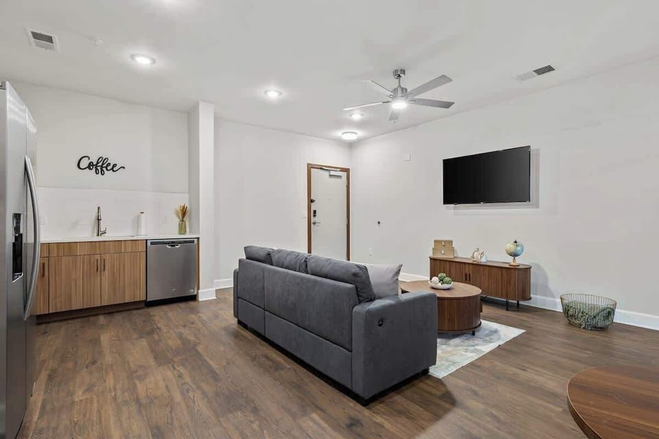 - Spacious living area with sleek flooring, large TV, and welcoming seating
- Ideal for movie nights, relaxing after outings, and enjoying your Nashville stay
- Open layout offering comfort, light, and a smooth guest experience