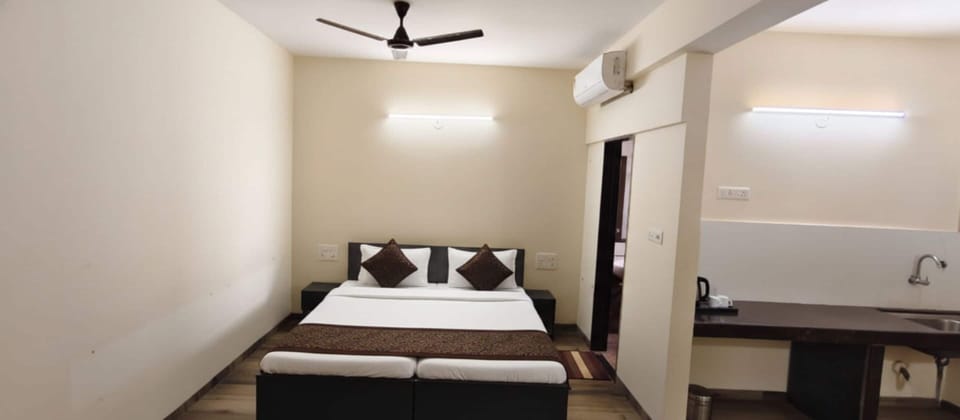 Superior Double Room, Hill View | Desk, laptop workspace, free WiFi