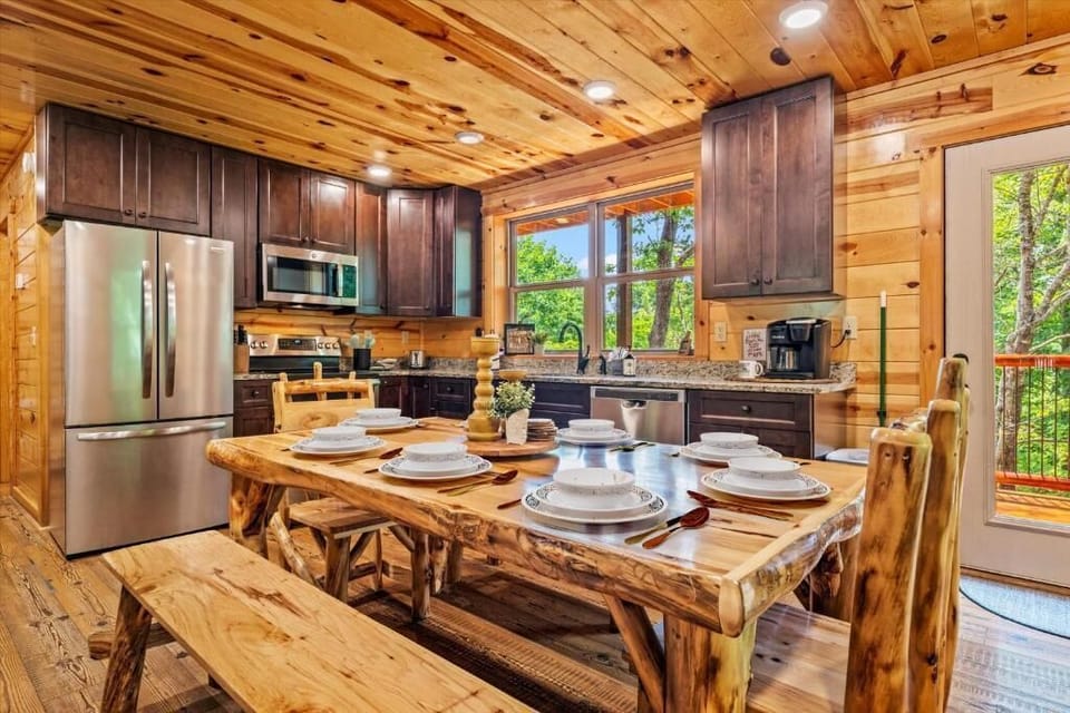 Deluxe House, Private Pool, Mountain View | Private kitchen | Full-size fridge, microwave, oven, stovetop