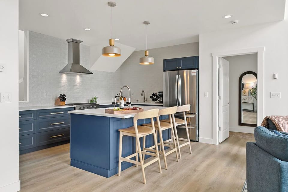 All the extras, gas stove and two sinks!