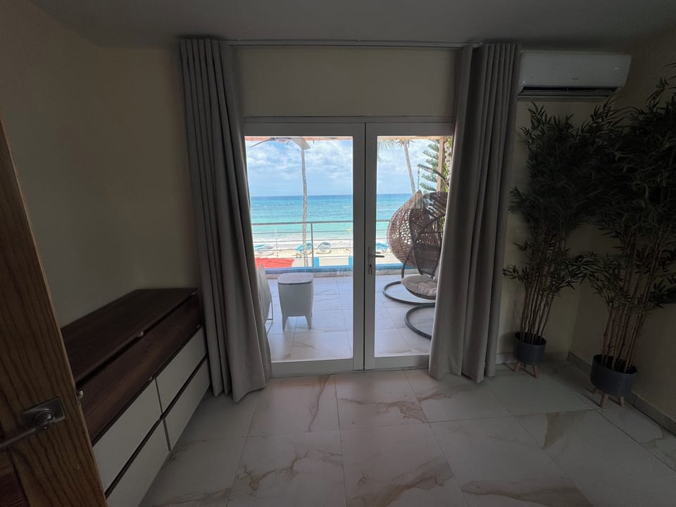 Upstairs master bedroom with terrace