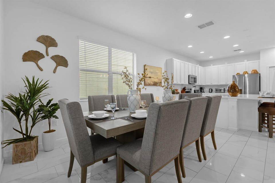 House (5 Bedrooms) | Interior