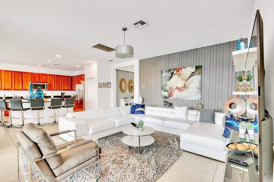 House (6 Bedrooms) | Interior
