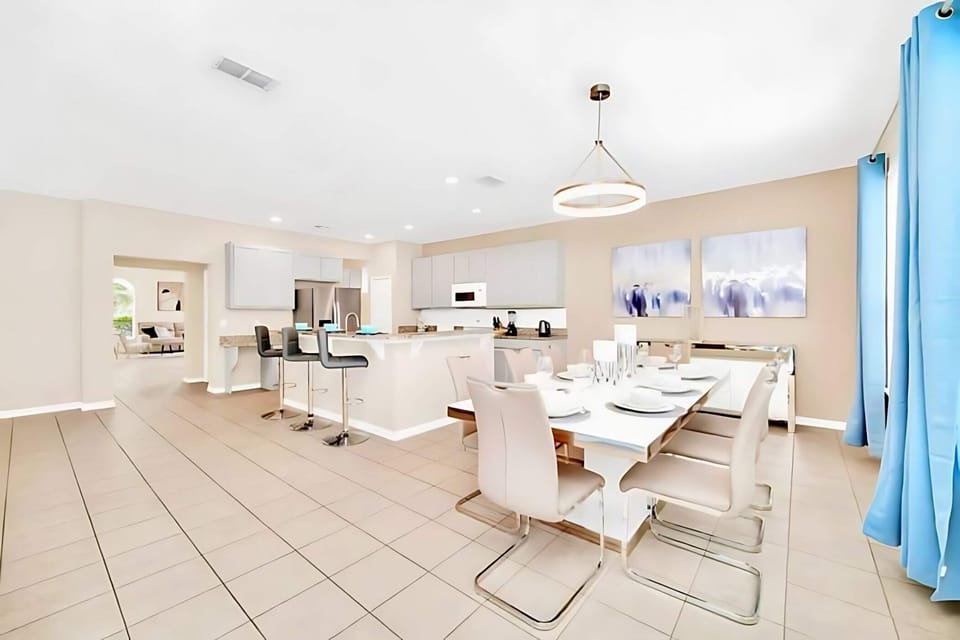 House (6 Bedrooms) | Interior