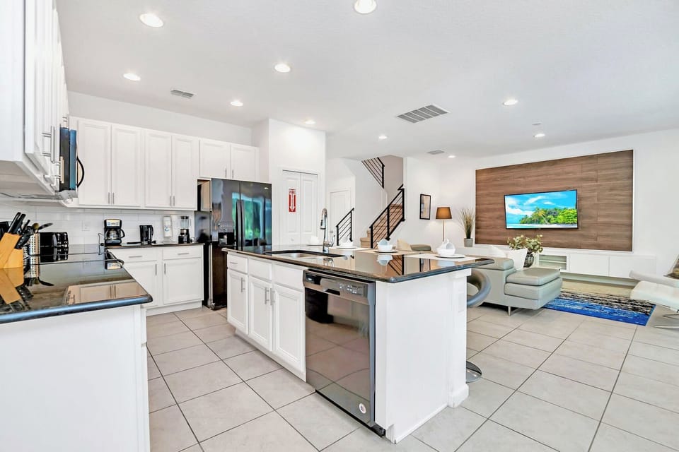 House (6 Bedrooms) | Interior