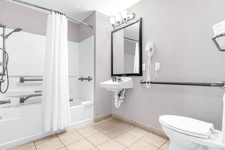 Condo w Pool, Hot Tub - Close to Universal Studios! Apartment in Orlando